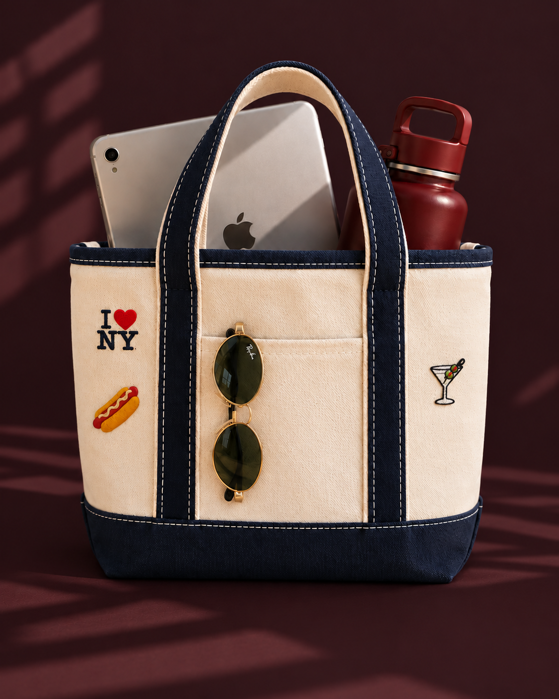 Everyday Tote navy con íconos de Nueva York bordados