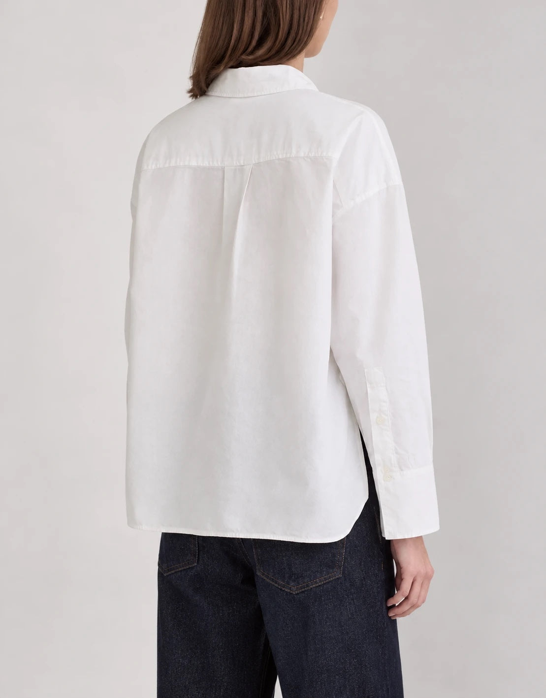 Boxy Oxford blanca, vista trasera (foto anterior, oculta en la ficha)
