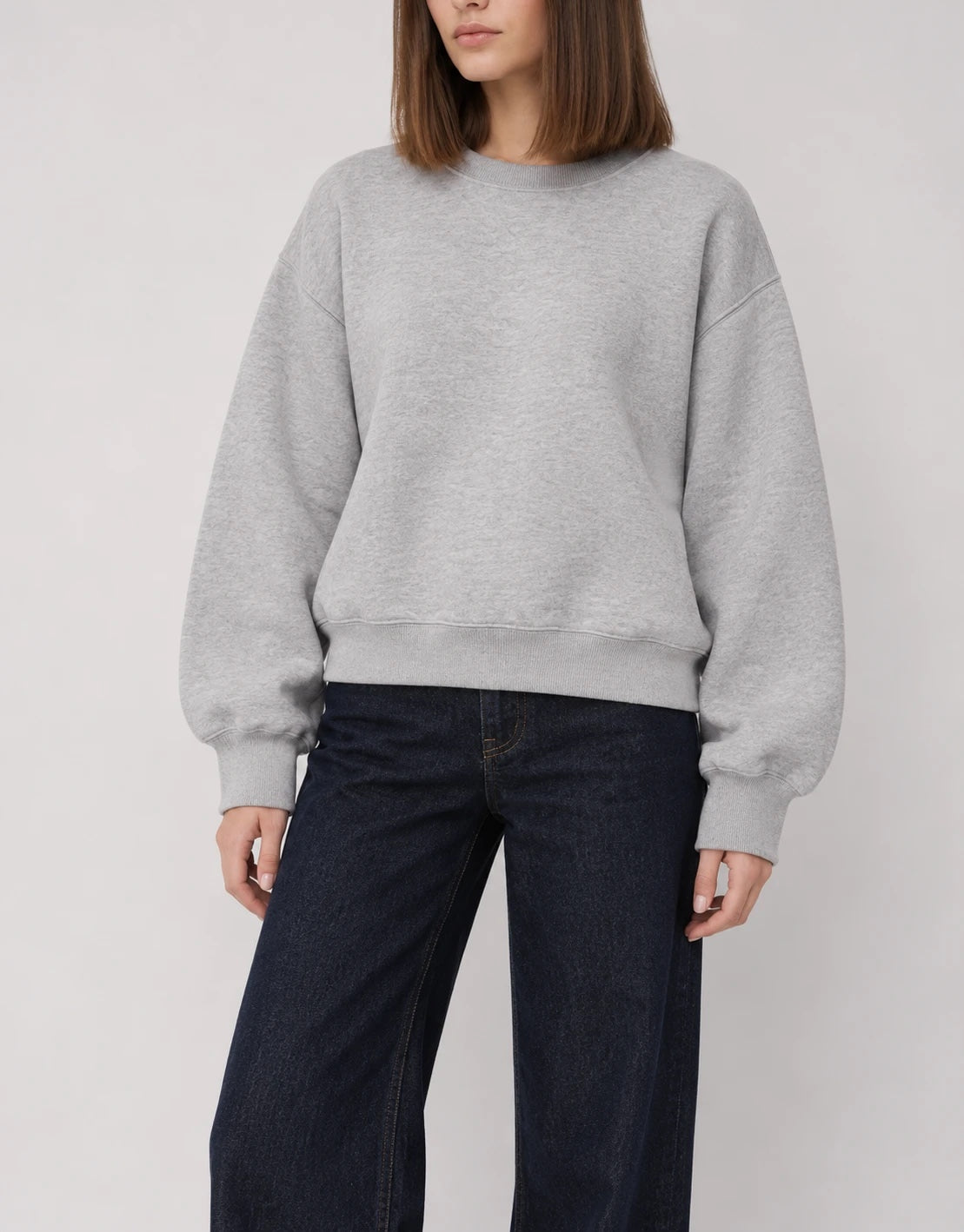 The Classic Crewneck gris, sin personalizar