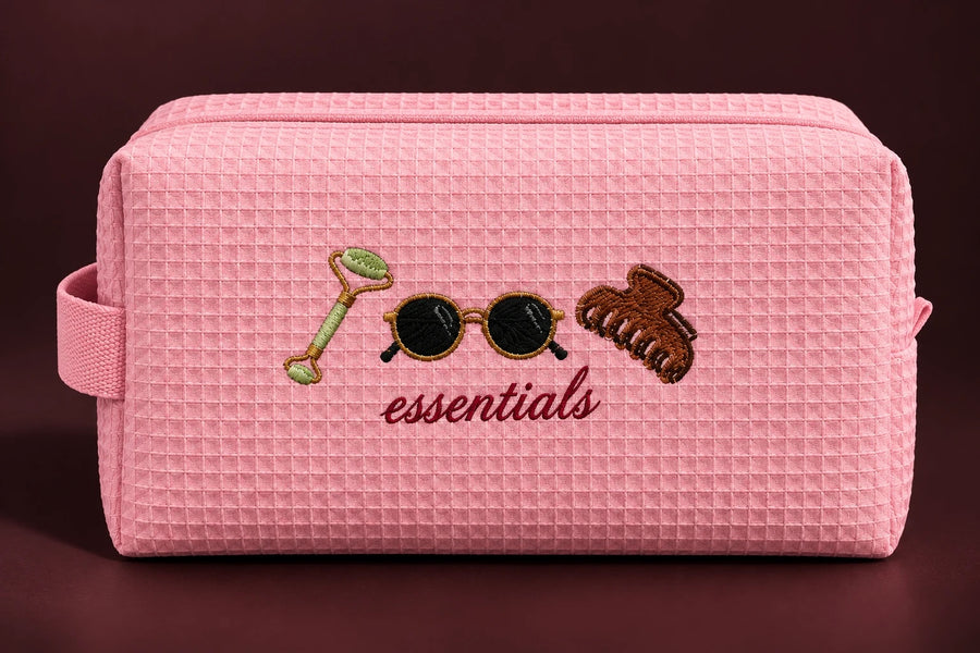 Waffle Pouch rosado con essentials e íconos, bordado