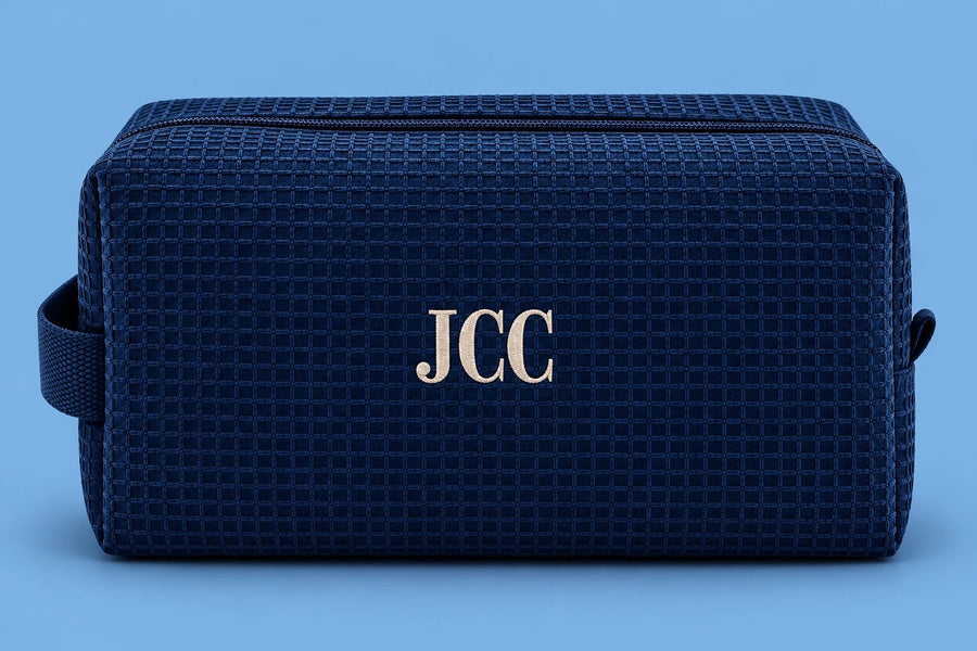 Waffle Pouch navy con monograma JCC bordado